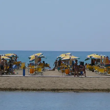 Ferienhaus Fuer 4 Personen Ca 30 Qm In Bibione, Adriakueste Italien Und Umgebung * Бибионе